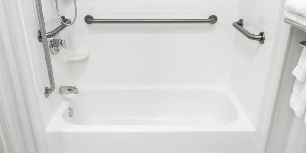 Normes et dimensions pour une douche adaptée au handicap