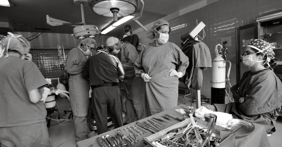 découvrez tout ce qu’il faut savoir sur la chirurgie de la cataracte : déroulement de l’intervention, préparation, récupération, risques et conseils pour améliorer votre vision.