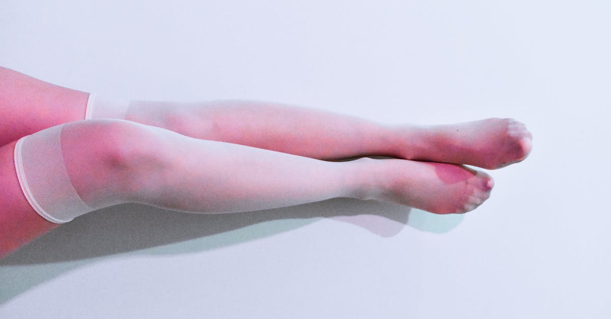 découvrez les avantages des bas de contention : améliorez la circulation sanguine, soulagez les jambes lourdes et prévenez les varices grâce à nos conseils sur le choix et l’utilisation des bas de compression.
