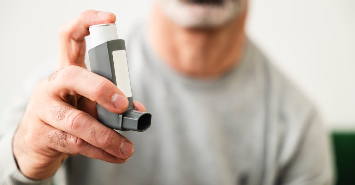 découvrez tout ce qu'il faut savoir sur la bpco (broncho-pneumopathie chronique obstructive) : causes, symptômes, traitement et conseils pour mieux vivre avec cette maladie respiratoire chronique.