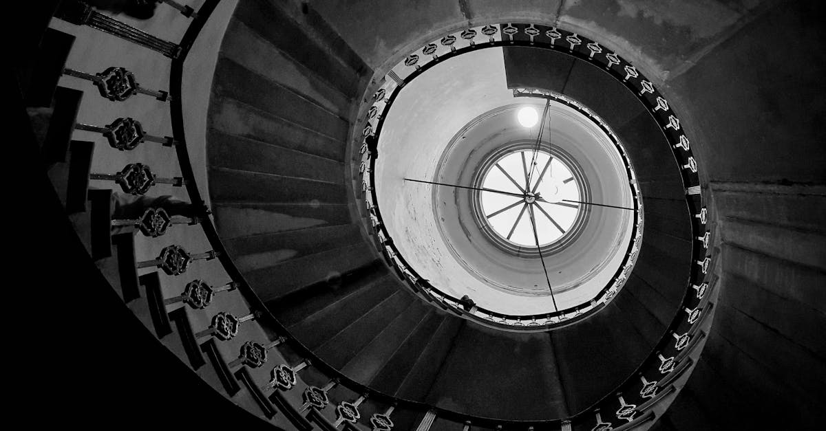 découvrez le monte-escalier courbé, une solution pratique et sécurisée pour franchir aisément les escaliers aux formes complexes. offrant confort, fiabilité et adaptation sur-mesure, il facilite le quotidien tout en préservant votre autonomie à domicile.