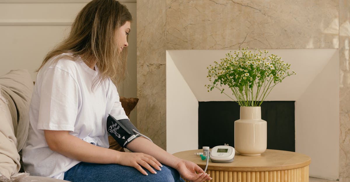découvrez tout ce qu'il faut savoir sur l'hypertension : causes, symptômes, traitements et conseils pour mieux prévenir et gérer la tension artérielle élevée au quotidien.