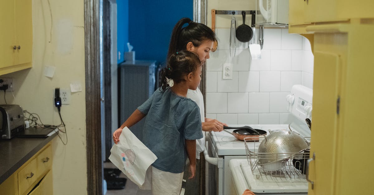 découvrez nos solutions d'aide alimentaire pour bénéficier d'une assistance repas adaptée à vos besoins, que ce soit à domicile ou en centre, et profitez d'une alimentation équilibrée et pratique chaque jour.