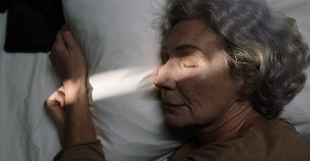 découvrez nos services de soins de nuit adaptés, assurant confort, sécurité et accompagnement personnalisé pour vos proches, à domicile ou en établissement spécialisé.