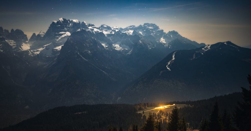 découvrez ce qu'est un night shelter : un refuge nocturne offrant un hébergement sécurisé et temporaire aux personnes sans-abri, avec des services d'accueil et d'accompagnement en soirée et durant la nuit.