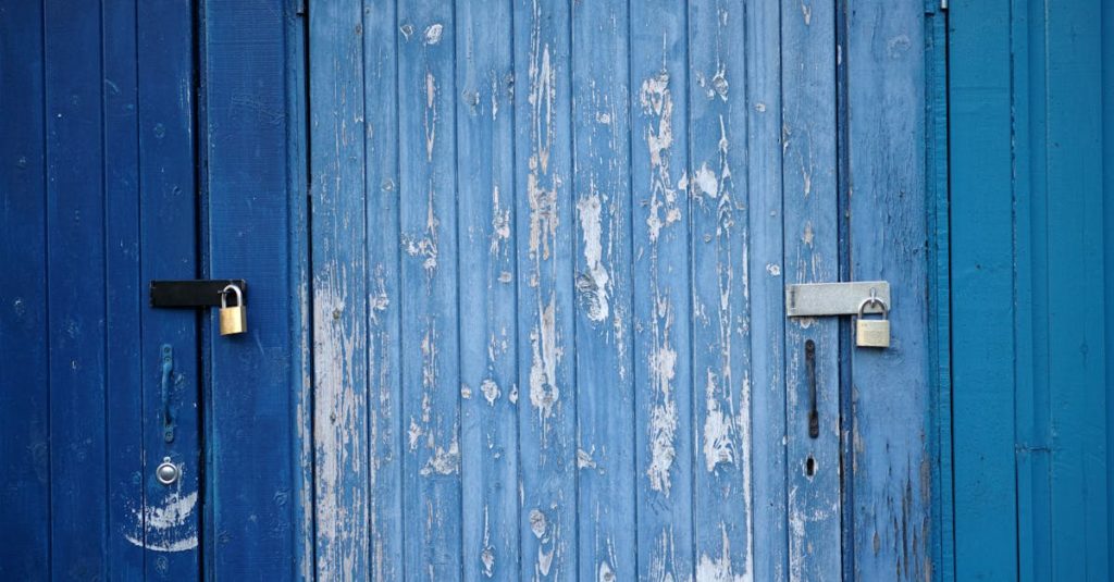 découvrez nos serrures de porte sécurisées pour protéger votre maison ou votre entreprise. offrez-vous la tranquillité d'esprit grâce à des solutions innovantes, faciles à installer et fiables contre les intrusions.