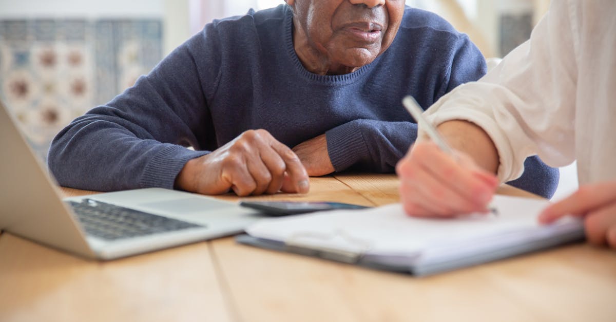 découvrez les différentes solutions d'aide au logement pour seniors : informations sur les résidences, les services à domicile et les aides financières pour bien vieillir en toute sérénité.